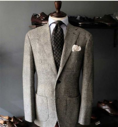 不同形態(tài)的人定制西服應(yīng)該怎樣選擇。